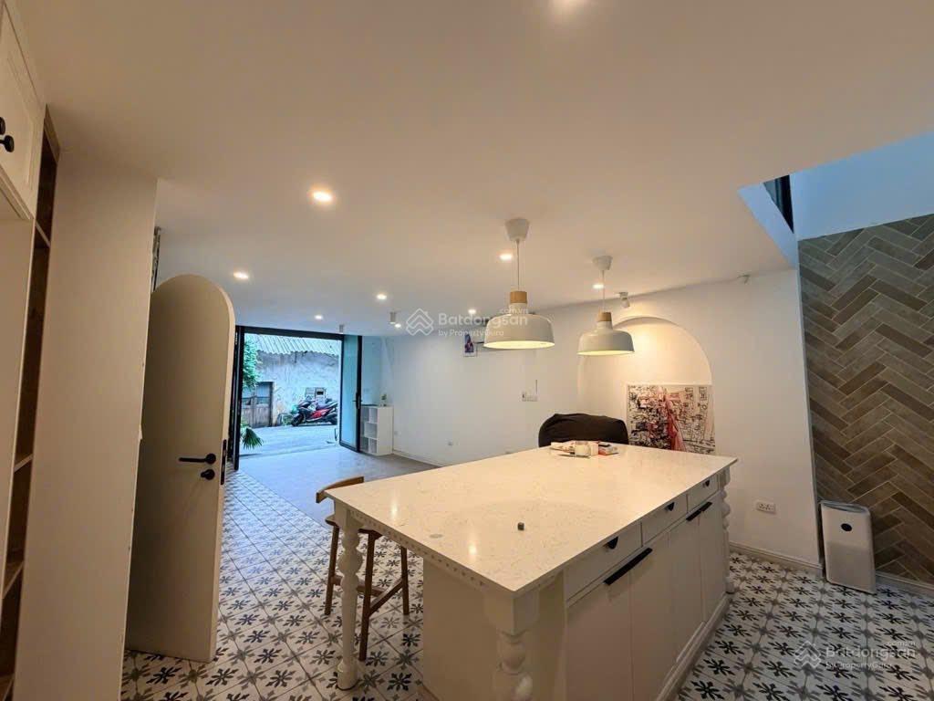 Nhà 7 tầng ngõ 34 vạn bảo 79m2, mt 5.6m, 2 mặt ngõ, ô tô vào nhà, thang máy, 2 thoáng, sổ vuông