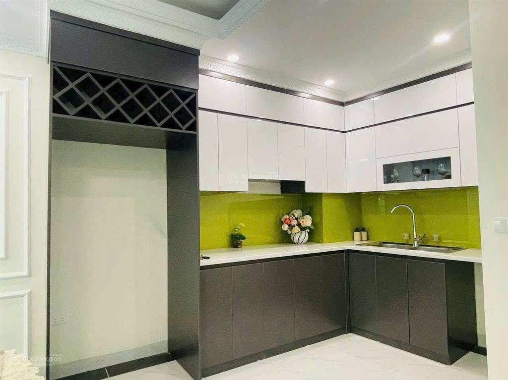 Cho thuê nhà phố đào tấn 45m2, mt 4.8m, 6 tầng, thông sàn, thang máy, ngõ 5m, ô tô vào nhà, gần phố