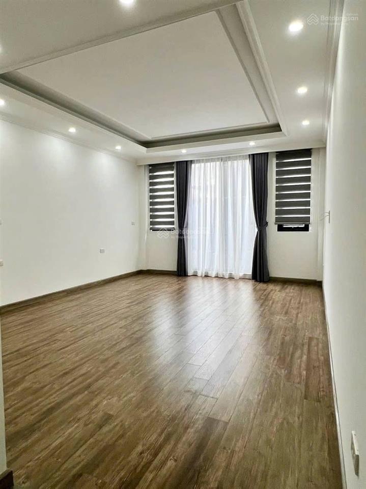 Cho thuê nhà phố đào tấn 45m2, mt 4.8m, 6 tầng, thông sàn, thang máy, ngõ 5m, ô tô vào nhà, gần phố