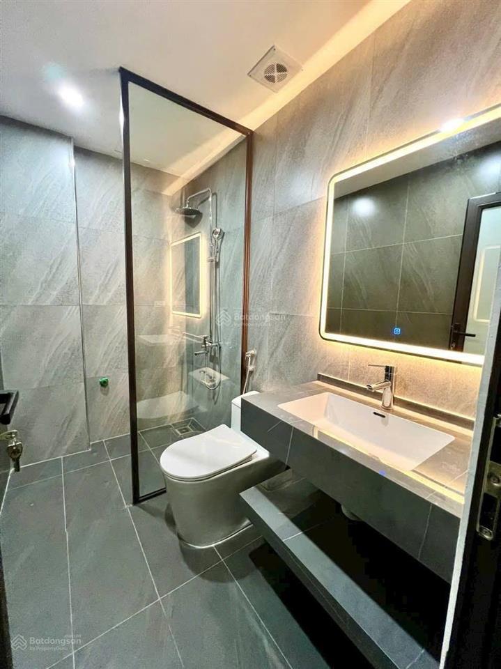 Cho thuê nhà phố đào tấn 45m2, mt 4.8m, 6 tầng, thông sàn, thang máy, ngõ 5m, ô tô vào nhà, gần phố