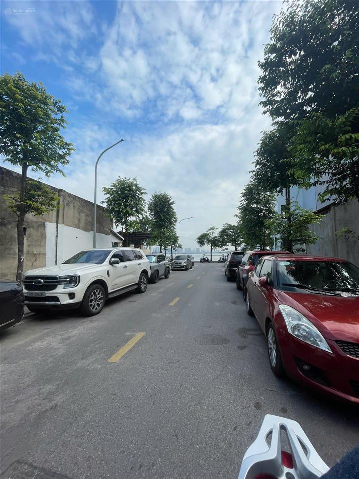 Cho thuê nhà sân vườn mp tô ngọc vân 300m2, mt 13m, 3 tầng, vỉa hè rộng, gần hồ tây 130tr/tháng