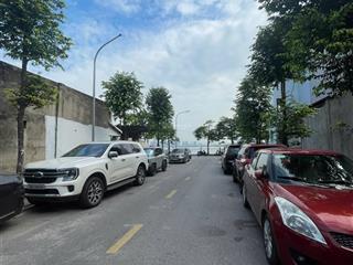 Cho thuê nhà sân vườn mp tô ngọc vân 300m2, mt 13m, 3 tầng, vỉa hè rộng, gần hồ tây 130tr/tháng