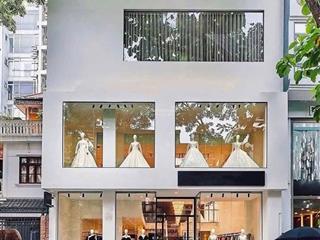 Cần cho thuê nhà mặt phố tràng tiền  gần hồ hoàn kiếm 190m2x3 tầng, mt 9m, dtsd 570m2, vị trí đẹp