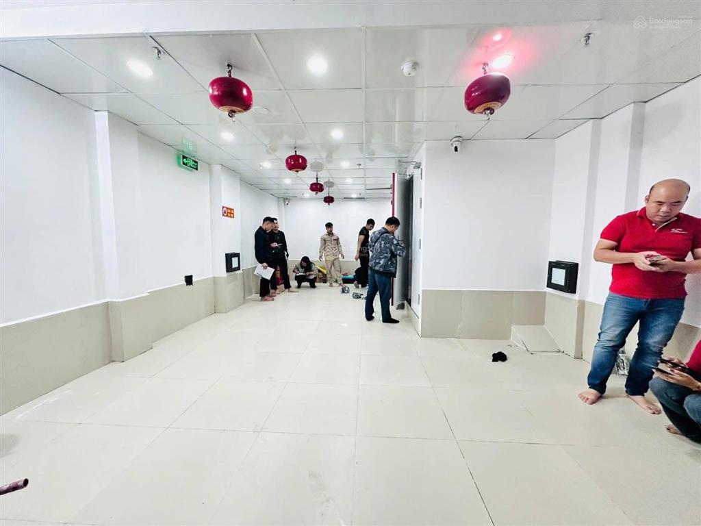 Nhà mới tinh lạc long quân 62m2, 6 tầng, thang máy, ngõ 2.3m, căn góc 2 mặt ngõ, 20m ra ô tô tránh