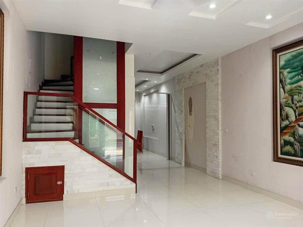 Cho thuê nhà pl mặt ngõ 31 phố kim mã 121m2, mt 6.5m, 7 tầng, thang máy, ô tô tránh, vỉa hè gần phố