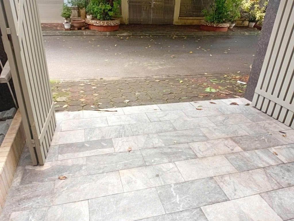 Cho thuê nhà pl mặt ngõ 31 phố kim mã 121m2, mt 6.5m, 7 tầng, thang máy, ô tô tránh, vỉa hè gần phố