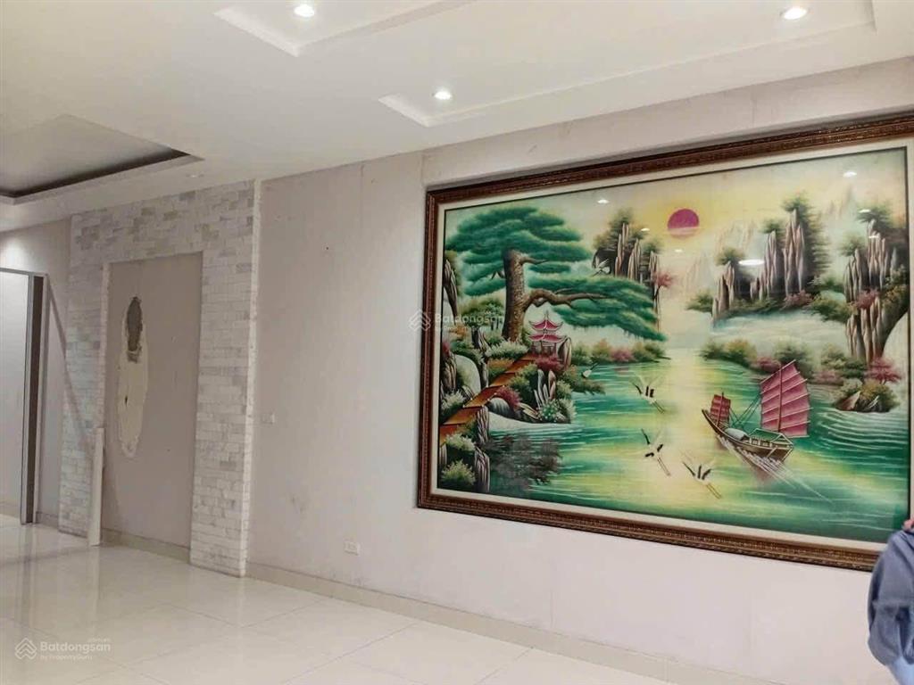 Cho thuê nhà pl mặt ngõ 31 phố kim mã 121m2, mt 6.5m, 7 tầng, thang máy, ô tô tránh, vỉa hè gần phố