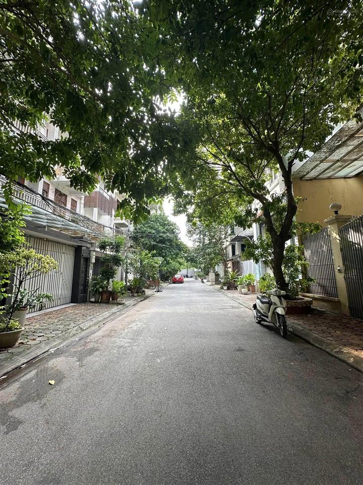 Cho thuê nhà pl mặt ngõ 31 phố kim mã 121m2, mt 6.5m, 7 tầng, thang máy, ô tô tránh, vỉa hè gần phố