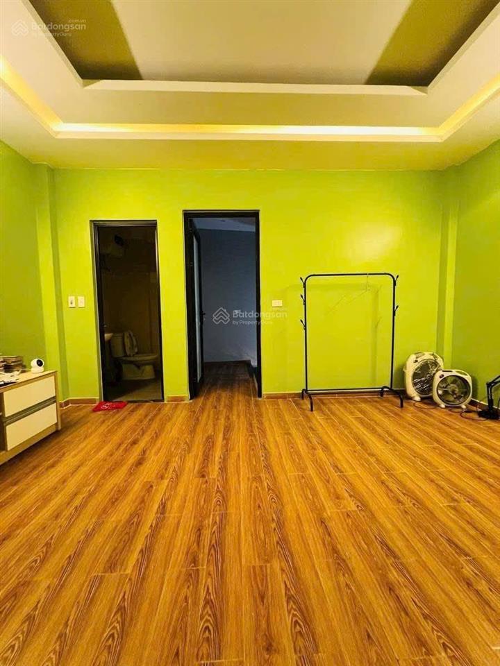 Nhà phố liễu giai 36m2, mt 5m, 5 tầng, ngõ rộng 2m, 3 thoáng, 20m ra ô tô tránh, gần phố, về ở ngay