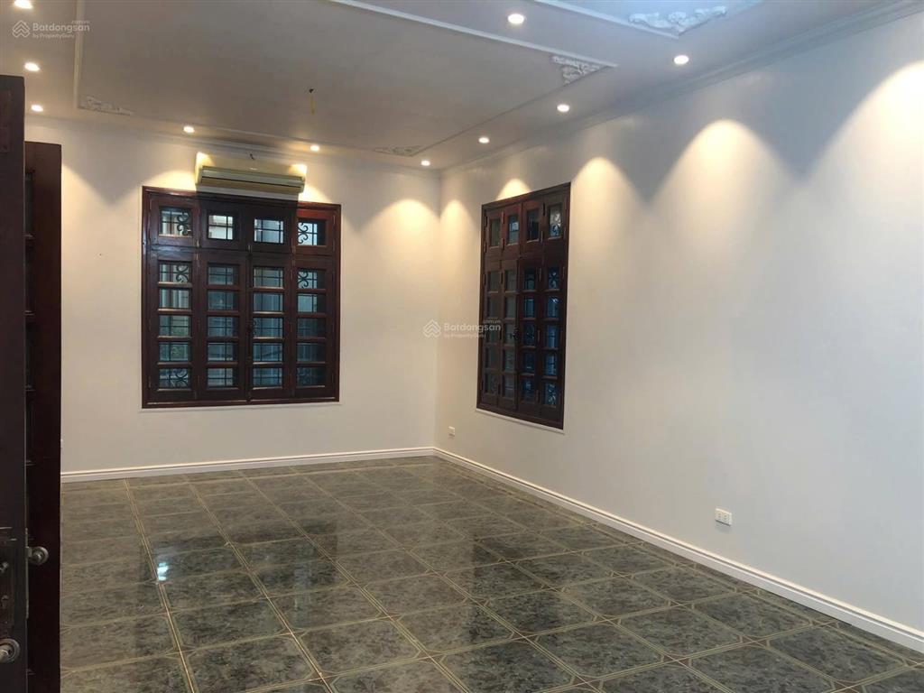 Cho thuê nhà ngõ núi trúc 84m2, mt 6.9m, 4 tầng, căn góc, thông sàn, ô tô tránh, vỉa hè rộng kd tốt