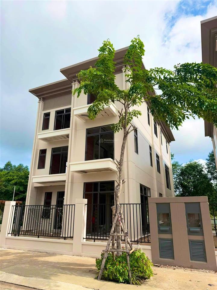 Chỉ 15,9 tỷ  biệt thự 300m² cạnh trung tâm hành chính tỉnh bình dương, đã có nhà, có sổ.