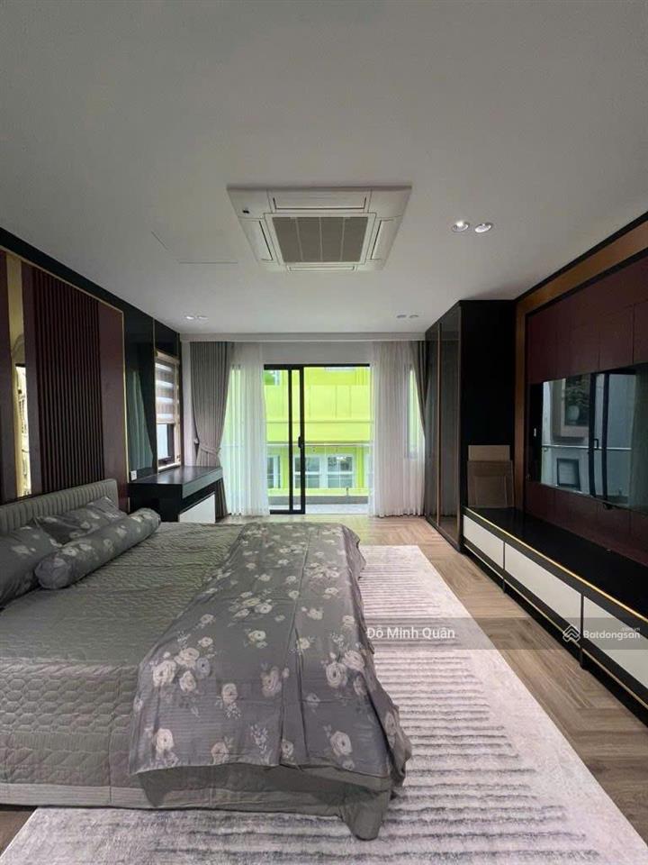 Nguyễn văn cừ lô góc 3 thoáng 8 tầng thang máy, ô to tránh đỗ xe ngày đêm, 300m ra mặt phố