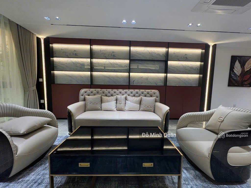 Nguyễn văn cừ lô góc 3 thoáng 8 tầng thang máy, ô to tránh đỗ xe ngày đêm, 300m ra mặt phố
