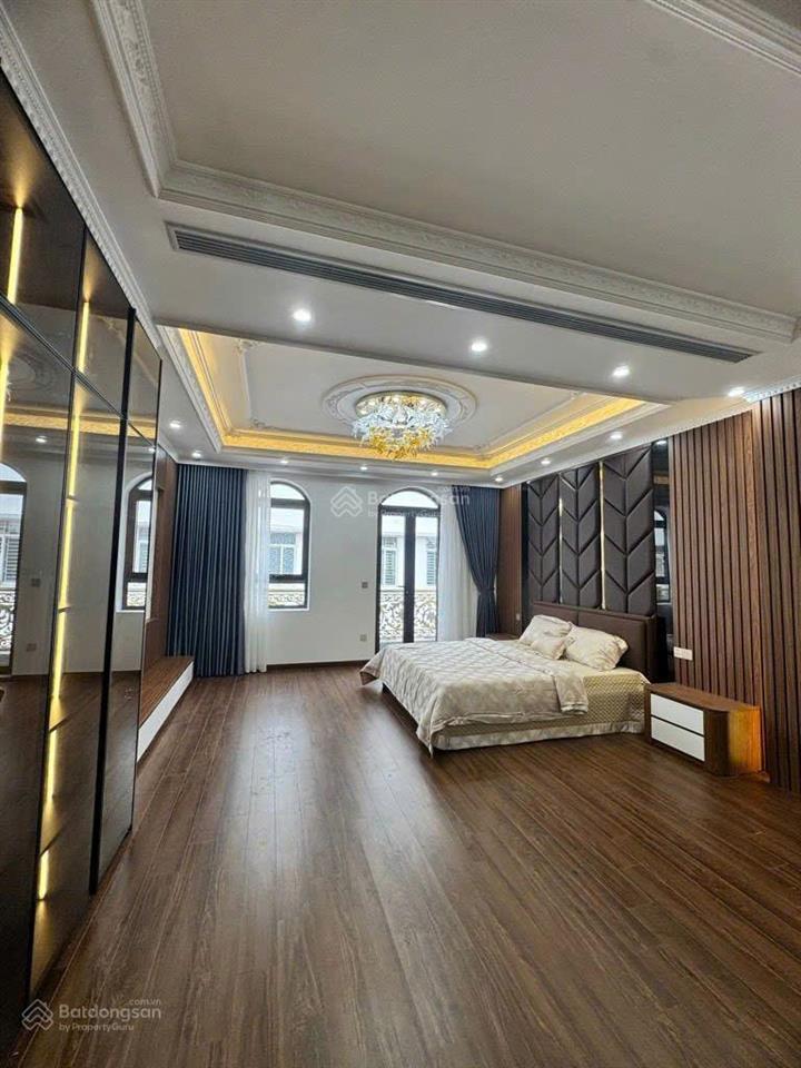 Cổ linh 55m 7 tầng thang máy  vỉa hè ô tô tránh  kinh doanh đỉnh  cách aeon chỉ vài bước chân