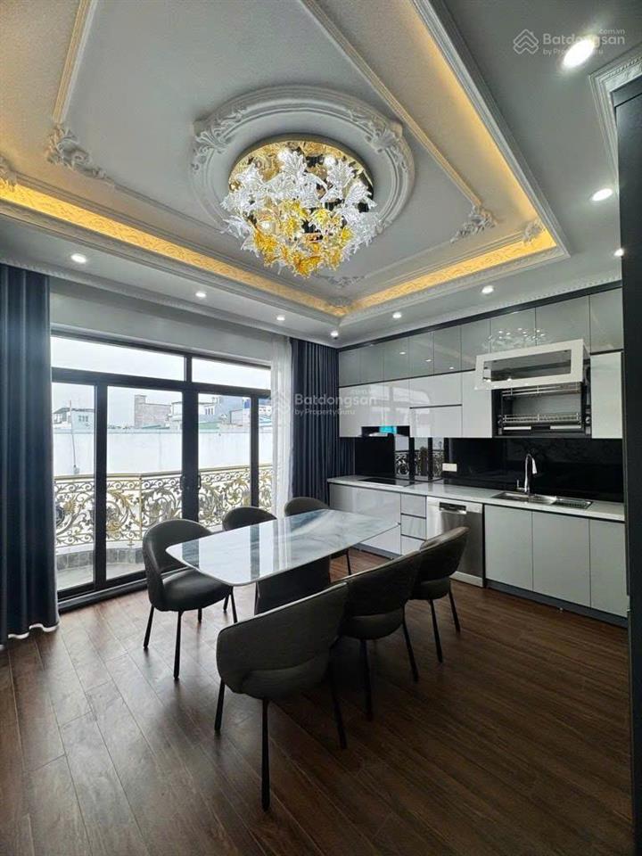 Cổ linh 55m 7 tầng thang máy  vỉa hè ô tô tránh  kinh doanh đỉnh  cách aeon chỉ vài bước chân