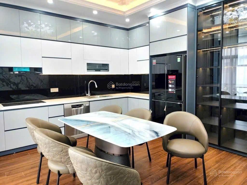 Cổ linh 55m 7 tầng thang máy  vỉa hè ô tô tránh  kinh doanh đỉnh  cách aeon chỉ vài bước chân