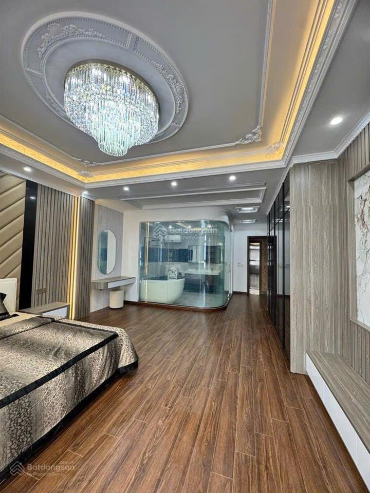 Cổ linh 55m 7 tầng thang máy  vỉa hè ô tô tránh  kinh doanh đỉnh  cách aeon chỉ vài bước chân