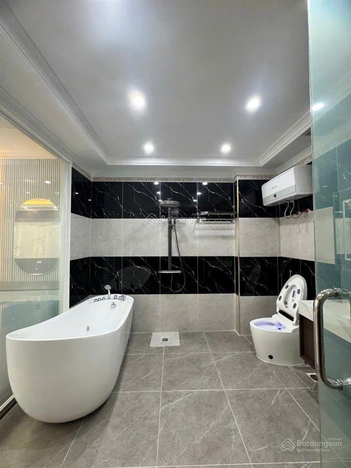 Cổ linh 55m 7 tầng thang máy  vỉa hè ô tô tránh  kinh doanh đỉnh  cách aeon chỉ vài bước chân