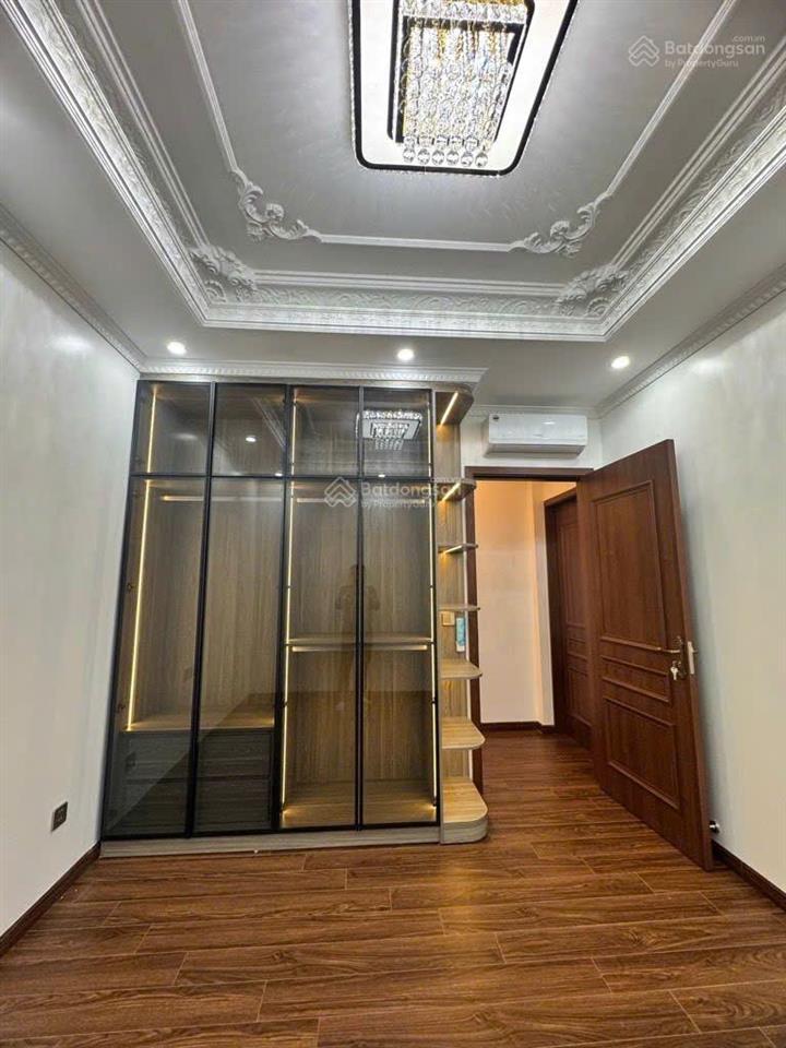Cổ linh 55m 7 tầng thang máy  vỉa hè ô tô tránh  kinh doanh đỉnh  cách aeon chỉ vài bước chân