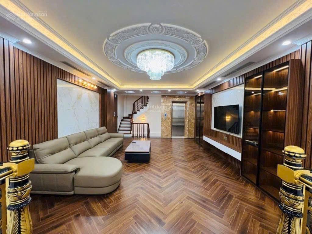 Cổ linh 55m 7 tầng thang máy  vỉa hè ô tô tránh  kinh doanh đỉnh  cách aeon chỉ vài bước chân
