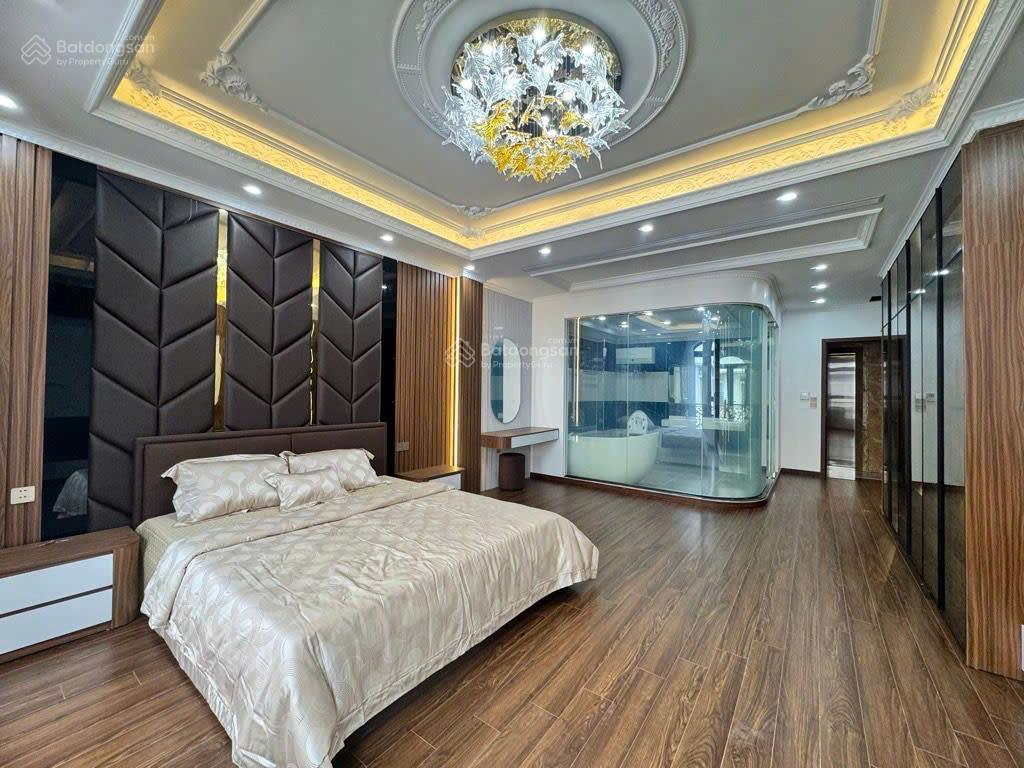 Cổ linh 55m 7 tầng thang máy  vỉa hè ô tô tránh  kinh doanh đỉnh  cách aeon chỉ vài bước chân