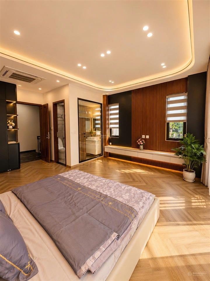 Cổ linh 55m 7t thang máy lô góc vỉa hè kinh doanh sát aeon đón sóng hạ tầng