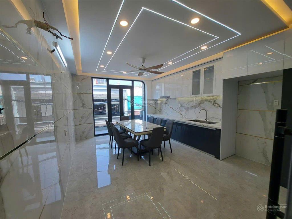 Nhà mới đẹp lung linh 5 tầng full nội gần ngã tư 4 xã giáp hòa bình, lũy bán bích