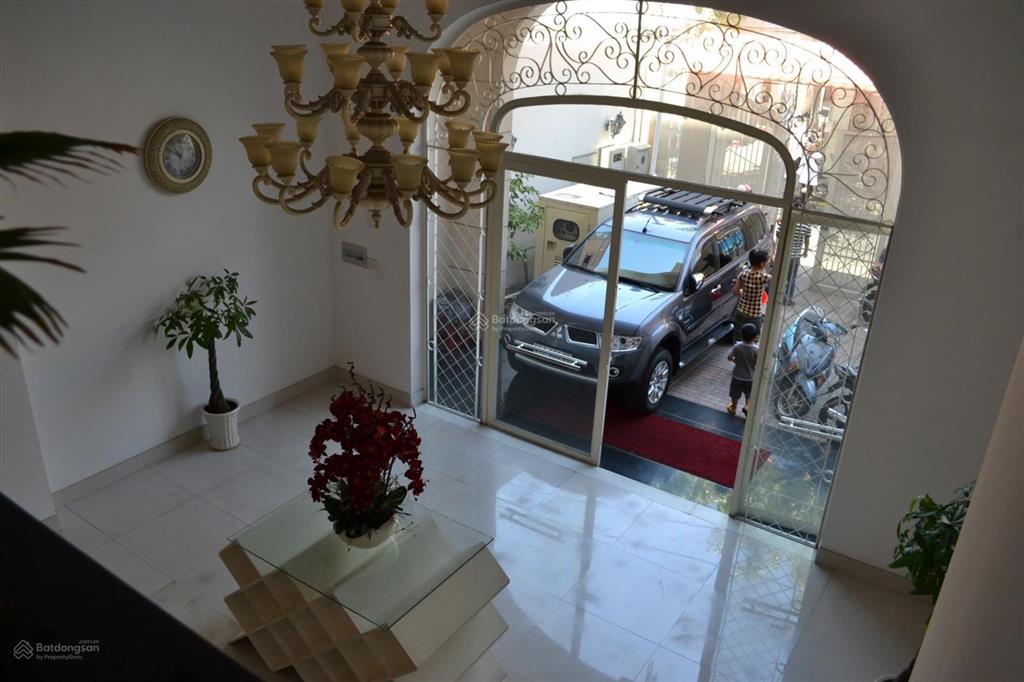 Bán căn nhà mặt tiền võ trường toản
