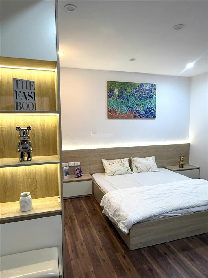 Gia đình có việc cần bán gấp căn hộ 3 pn toà s1, tầng trung  sẵn sổ công chứng được luôn