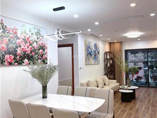 Gia đình có việc cần bán gấp căn hộ 3 pn toà s1, tầng trung  sẵn sổ công chứng được luôn