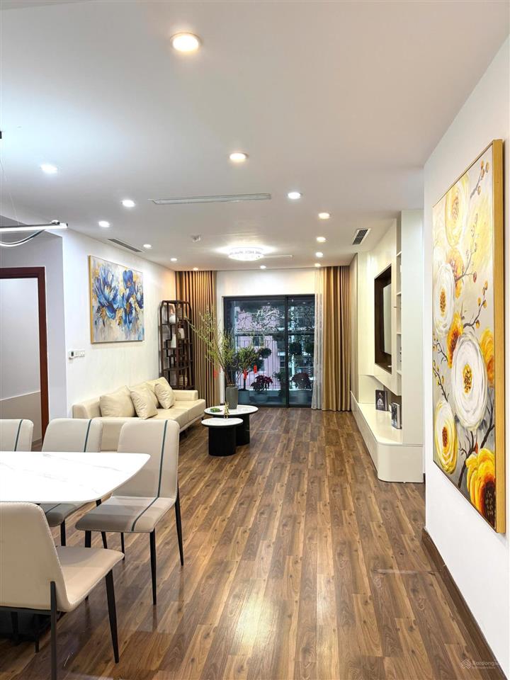 Gia đình có việc cần bán gấp căn hộ 3 pn toà s1, tầng trung  sẵn sổ công chứng được luôn