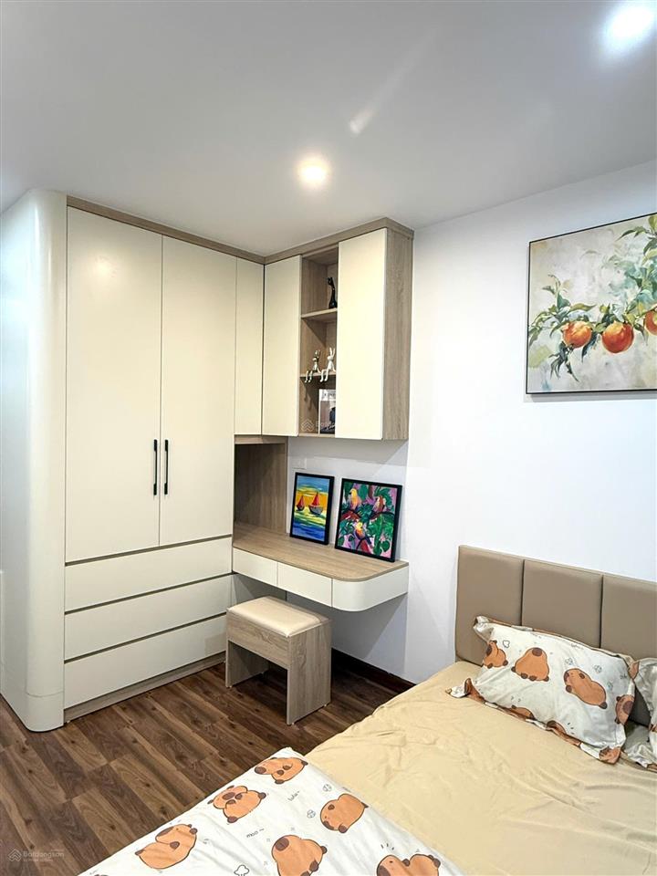 Gia đình có việc cần bán gấp căn hộ 3 pn toà s1, tầng trung  sẵn sổ công chứng được luôn