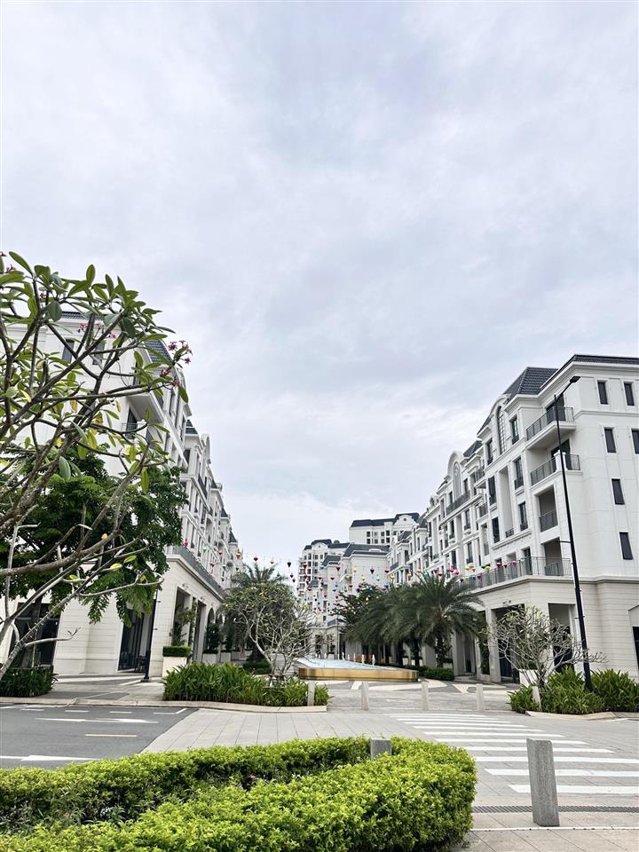 Bán toà shophouse phố đi bộ giá 18ty all in.  0777 318 ***