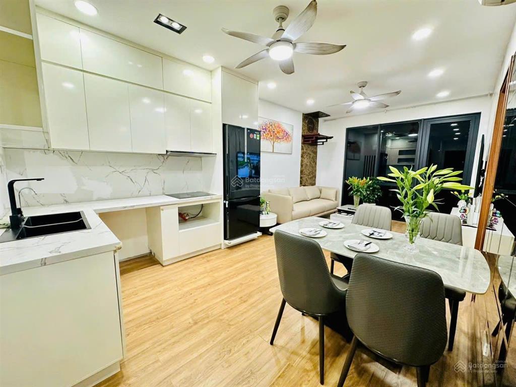 Giá rẻ cực hot tại cc iris garden. gia đình cần bán căn hộ 2pn62m view xem pháo hoasẵn sổ
