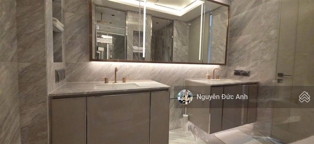 Bán căn góc 119m2, 3pn2wc,full đồ, bancong đông nam tại n03t3a ngoại giao đoàn,em đức0387 896 ***