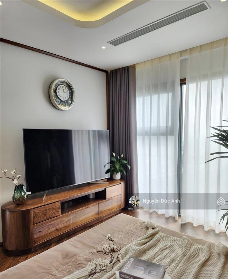 Bán căn góc 4pn3wc 136.3m2 ban công đông nam full đồ tại n01t8 ngoại giao đoàn, em đức 0387 896 ***