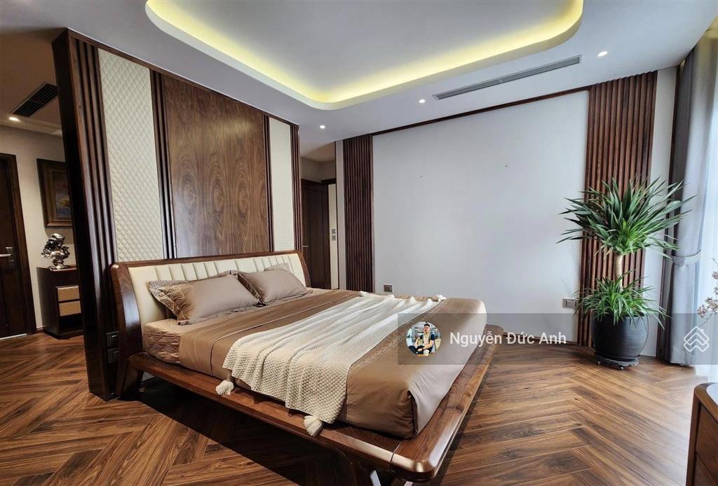 Bán căn góc 4pn3wc 136.3m2 ban công đông nam full đồ tại n01t8 ngoại giao đoàn, em đức 0387 896 ***