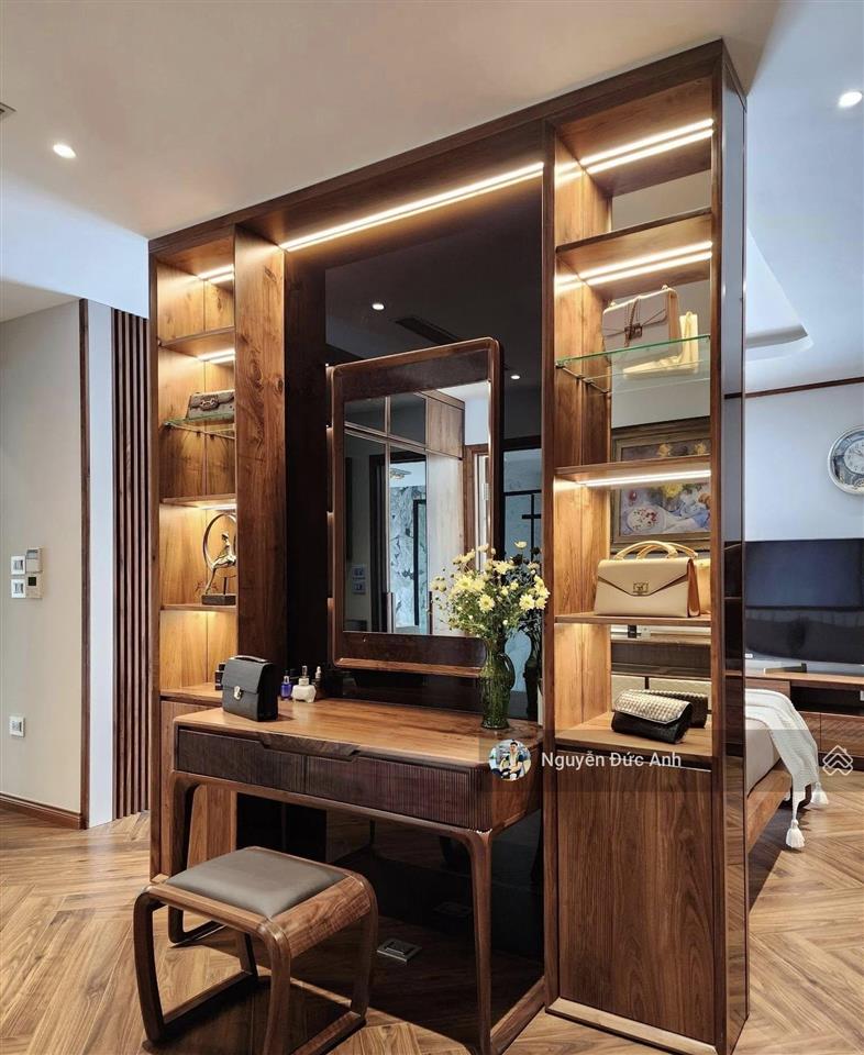 Bán căn góc 4pn3wc 136.3m2 ban công đông nam full đồ tại n01t8 ngoại giao đoàn, em đức 0387 896 ***