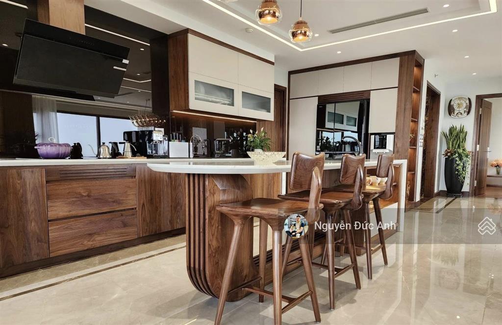Bán căn góc 4pn3wc 136.3m2 ban công đông nam full đồ tại n01t8 ngoại giao đoàn, em đức 0387 896 ***
