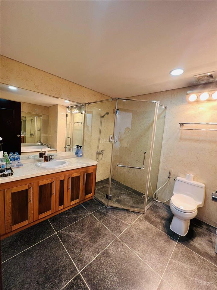 Bán căn góc 3pn 2wc, 114m2, ban công tây nam tại n03t2 ngoại giao đoàn, em đức 0387 896 ***