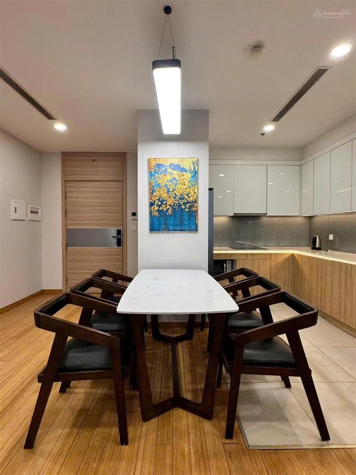 Bán căn góc 3pn2wc, 131m2, full đồ, view hồ thoáng tại n01t8 ngoại giao đoàn, em đức 0387 896 ***