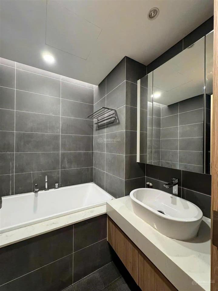 Bán căn góc 3pn2wc, 106m2, sẵn sổ đỏ view đẹp tại hoàng sâm151 hoàng quốc việt,em đức0387 896 ***
