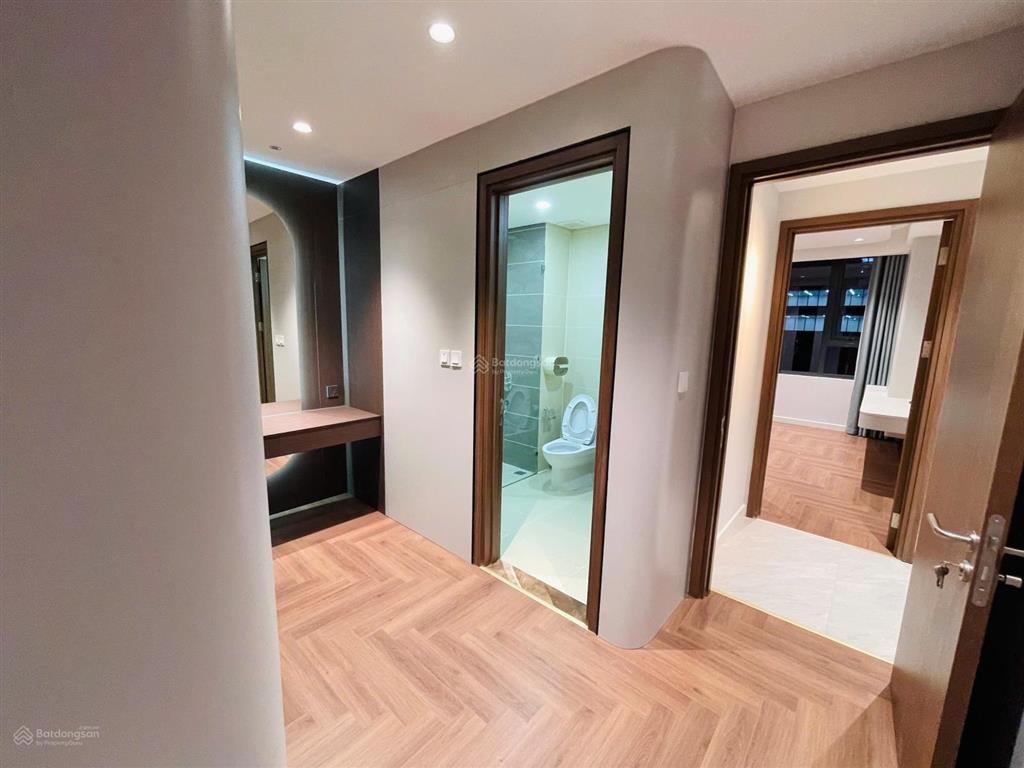 Bán căn góc 3pn2wc,122m2, full nội thất, bancong nam tại n01t4 ngoại giao đoàn,em đức0387 896 ***