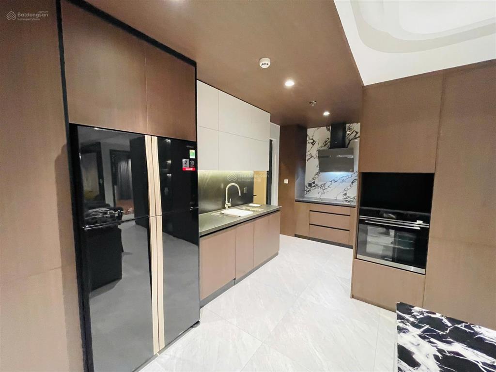 Bán căn góc 3pn2wc,122m2, full nội thất, bancong nam tại n01t4 ngoại giao đoàn,em đức0387 896 ***