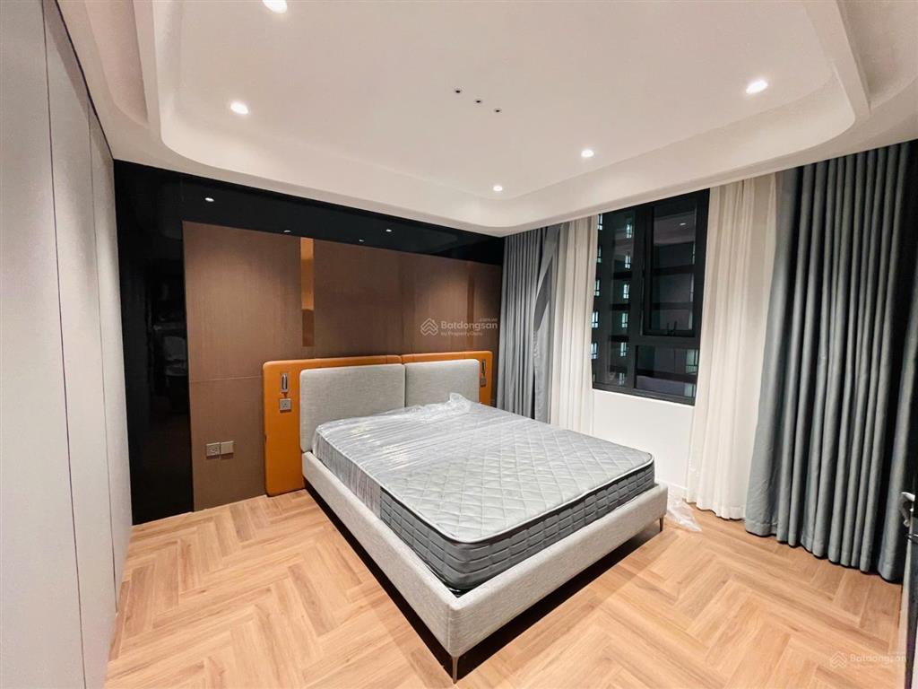 Bán căn góc 3pn2wc,122m2, full nội thất, bancong nam tại n01t4 ngoại giao đoàn,em đức0387 896 ***