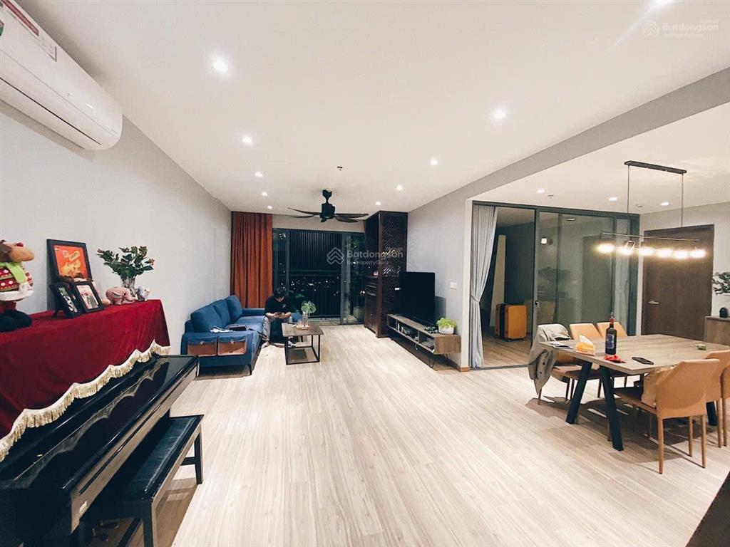Bán căn góc 3pn2wc, 130m2 full nội thất view hồ tòa n03t3a ngoại giao đoàn, em đức 0387 896 ***