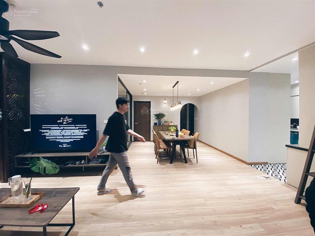 Bán căn góc 3pn2wc, 130m2 full nội thất view hồ tòa n03t3a ngoại giao đoàn, em đức 0387 896 ***