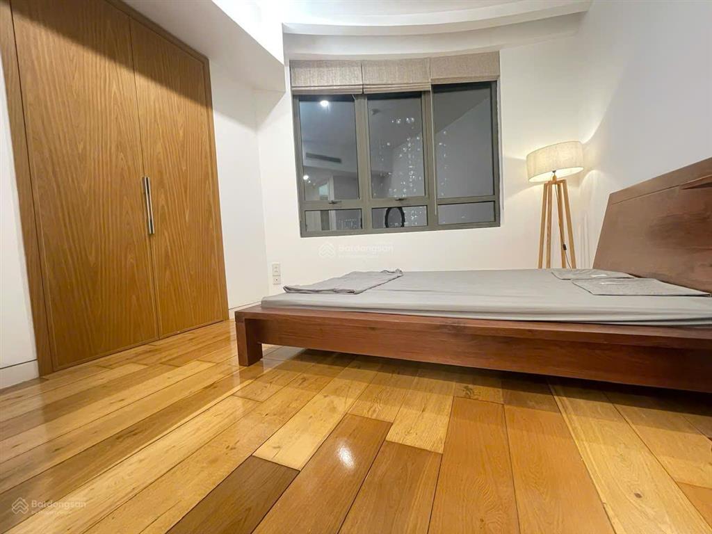 Bán căn góc 3pn2wc, 128m2, full đồ, tháp tây, bc đông bắc tại indochina plaza, em đức 0387 896 ***