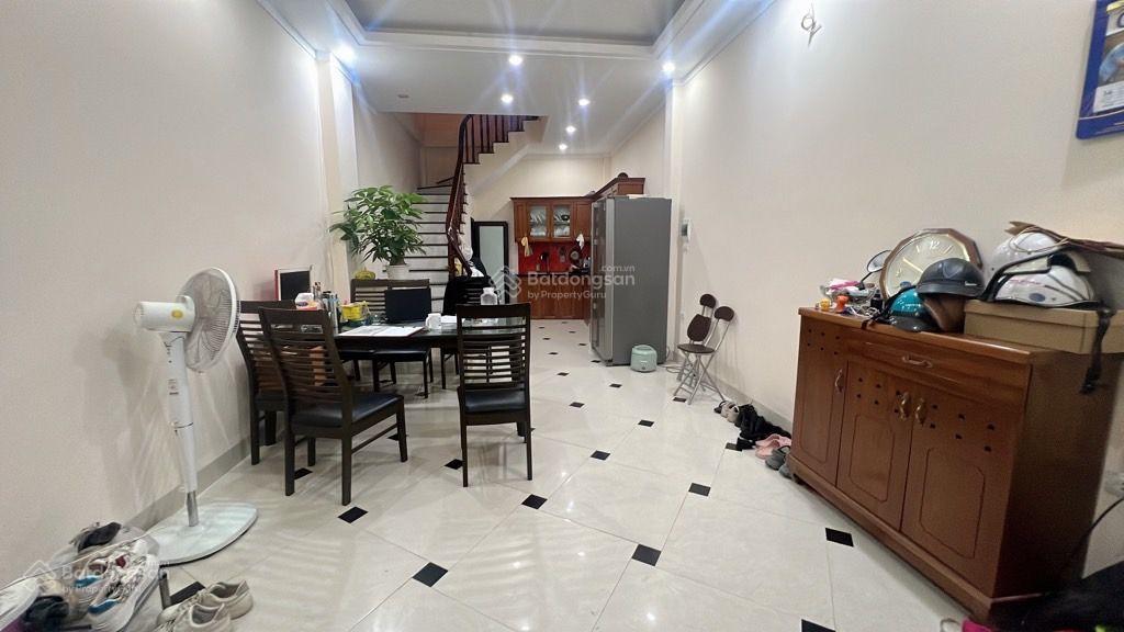 Cần bán nhanh căn nhà phố lụa vạn phúc hà đông, ngõ nông gần phố, 35m 5 tầng giá 7.95 tỷ