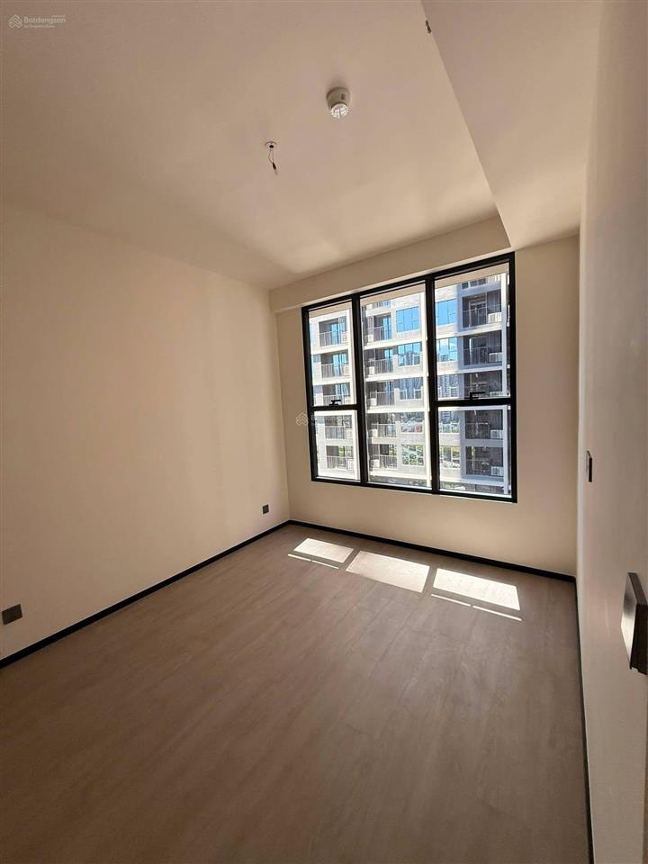 Lumi hanoi cho thuê căn 1n 42.2 tầng thấp, view bể bơi tòa s1, 7.5 triệu/tháng.
